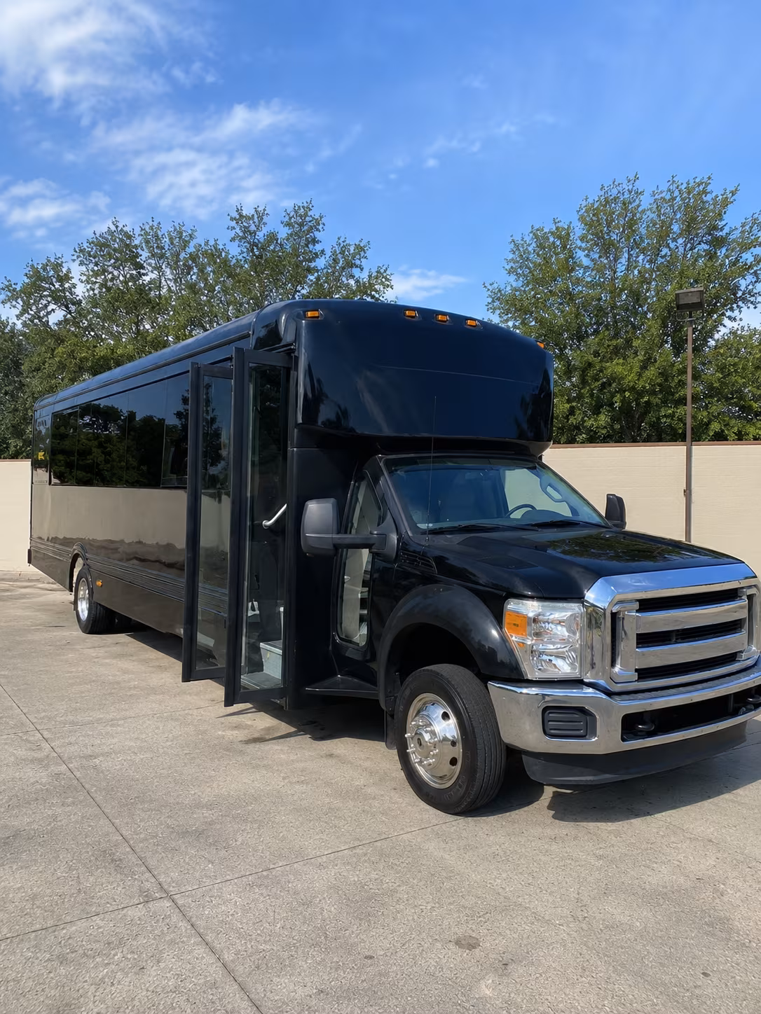 bowling green 20 passenger party bus