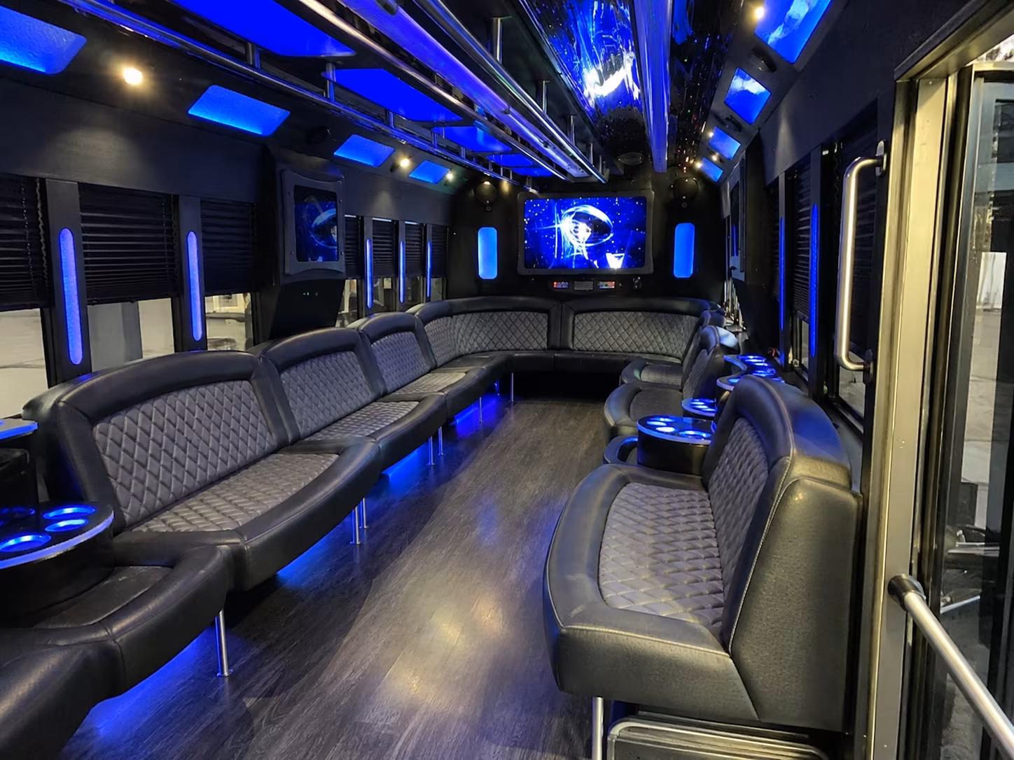 bowling green 28 passenger party bus interior