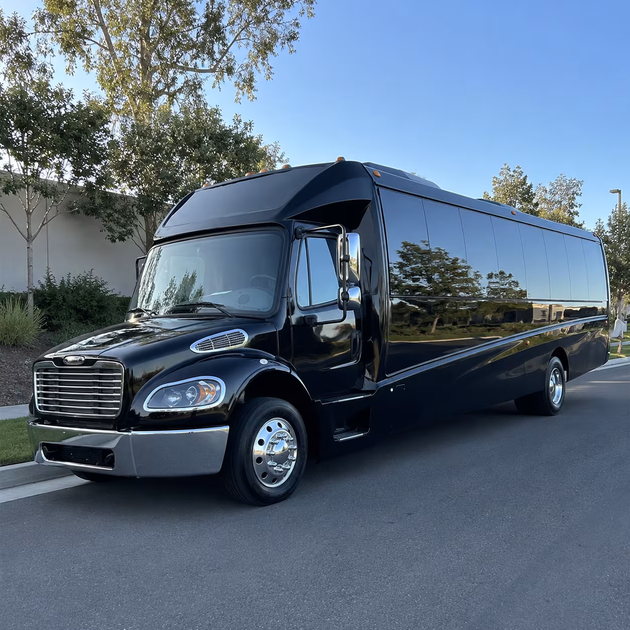 rent a minibus in bowling green for the perfect pre prom dinner run