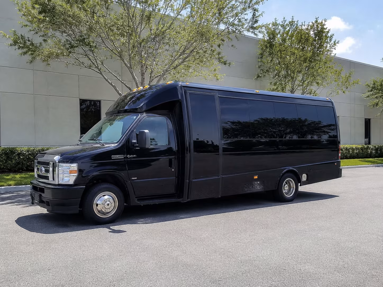 secure transportation for your next airport transfer 1